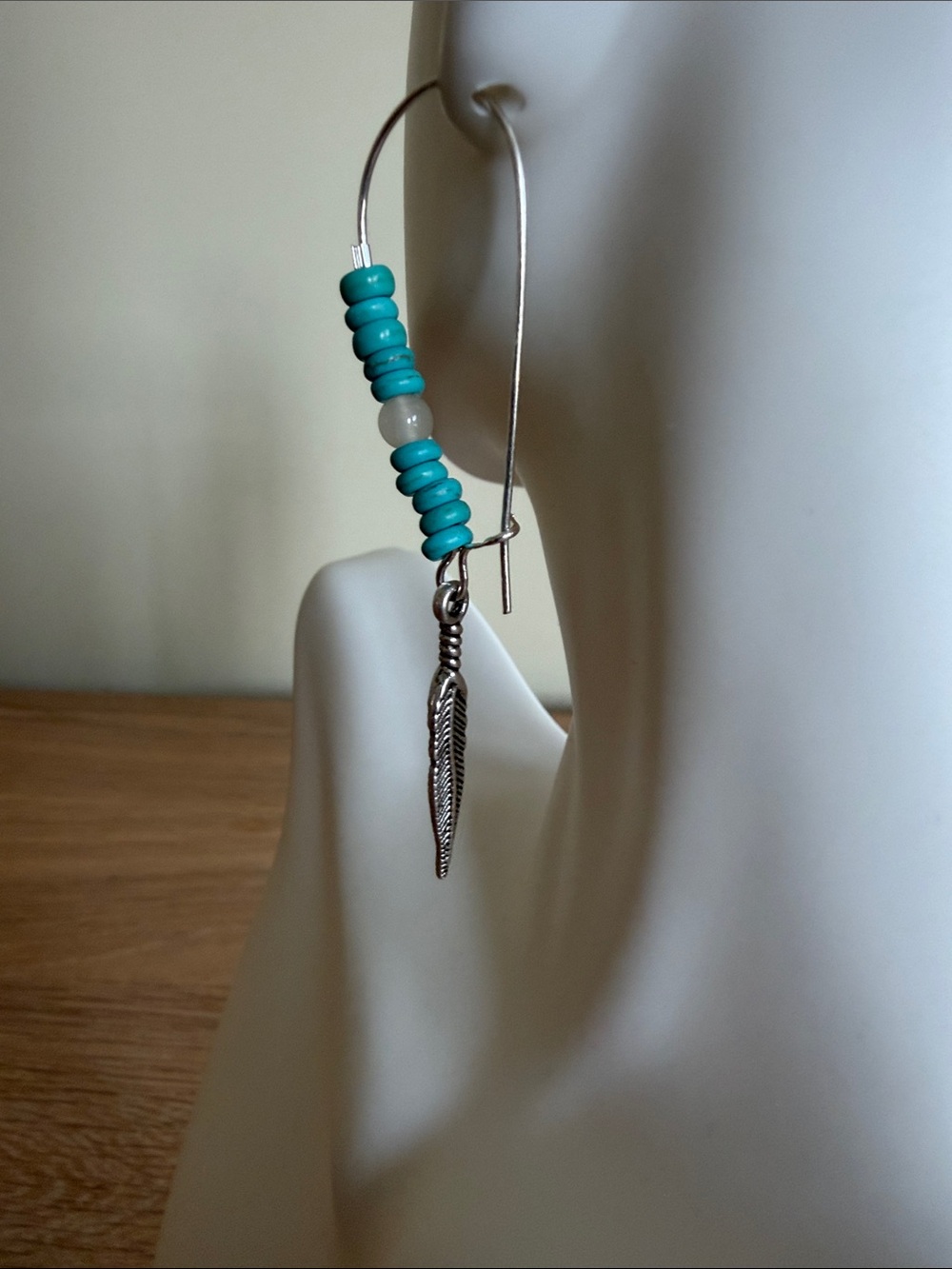 HAND CRAFTED TURQUOISE & WHITE QUARTZ FEATHER DANGLE EARRINGS Boho Western - Picture 6 of 9